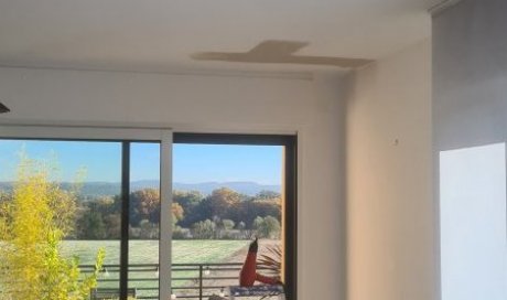 Pendant intervention : Réfection peinture d'un plafond séjour cuisine Aix-en-Provence