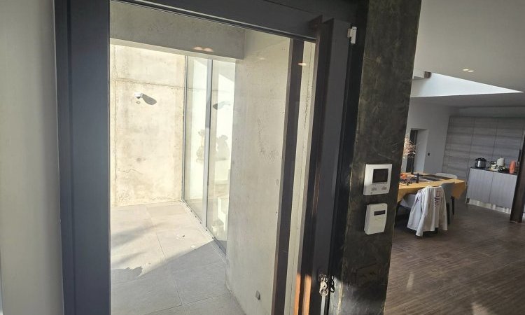 Pose d'enduit décoratif dans une maison près de Marseille