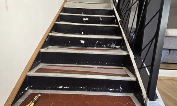 Mise en peinture de contremarches d'escaliers d'une maison à Marseille